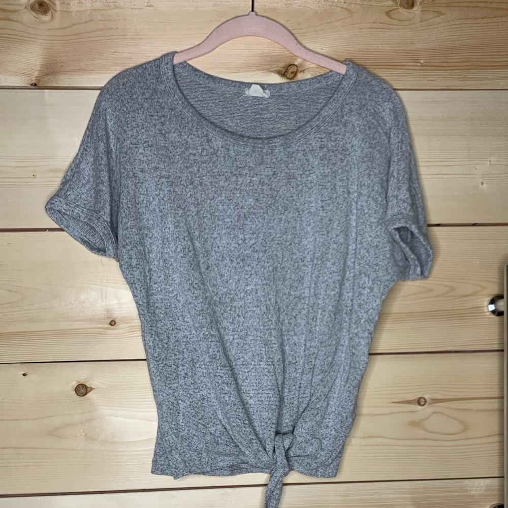 So soft, grey tee, with tie